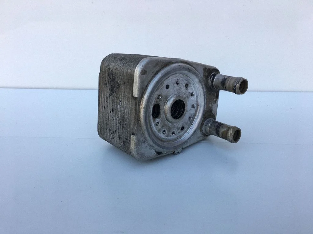 Motora eļļas radiators 038117021C