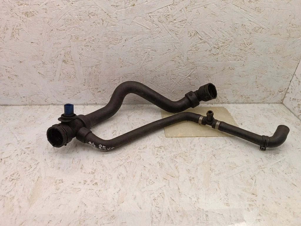 Coolant pipe/hose