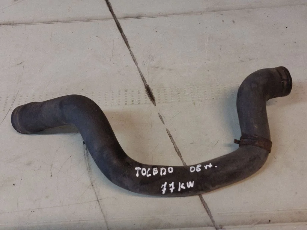 Coolant pipe/hose