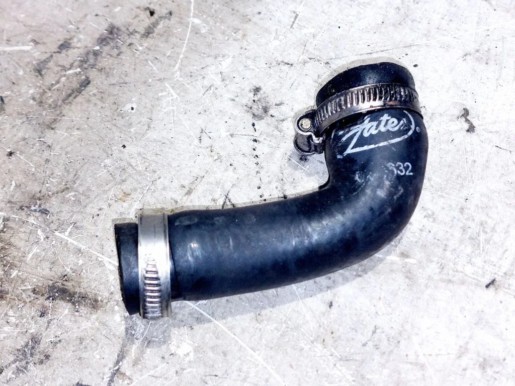 Coolant pipe/hose