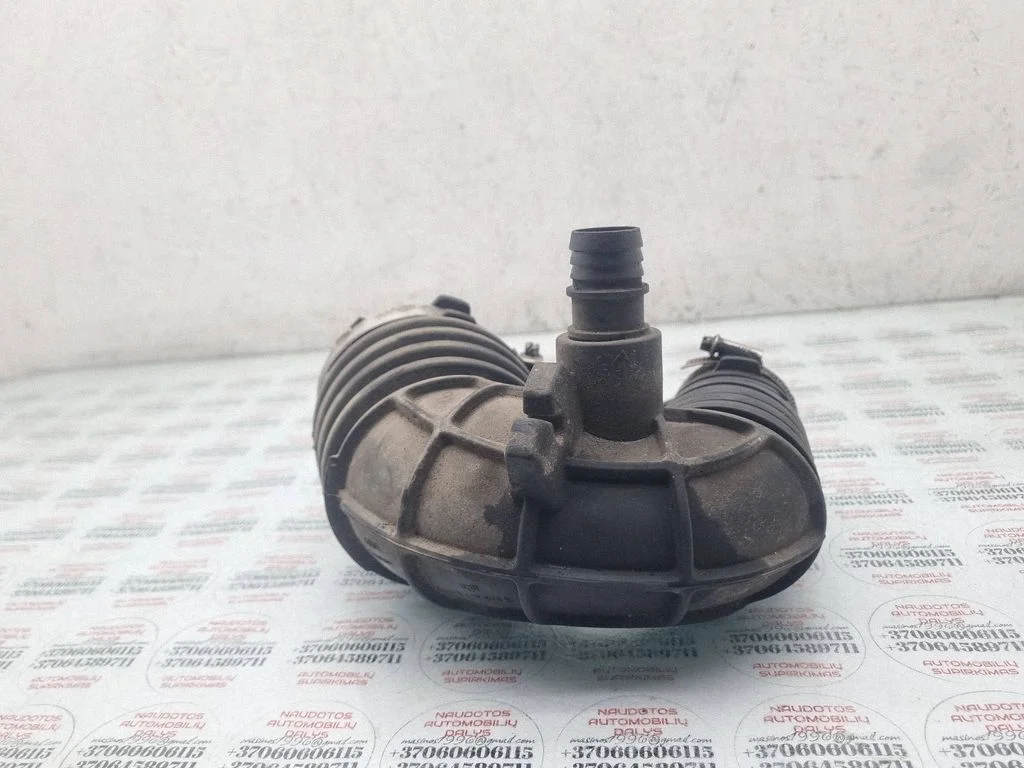 Air intake hose/pipe 4F0129615E