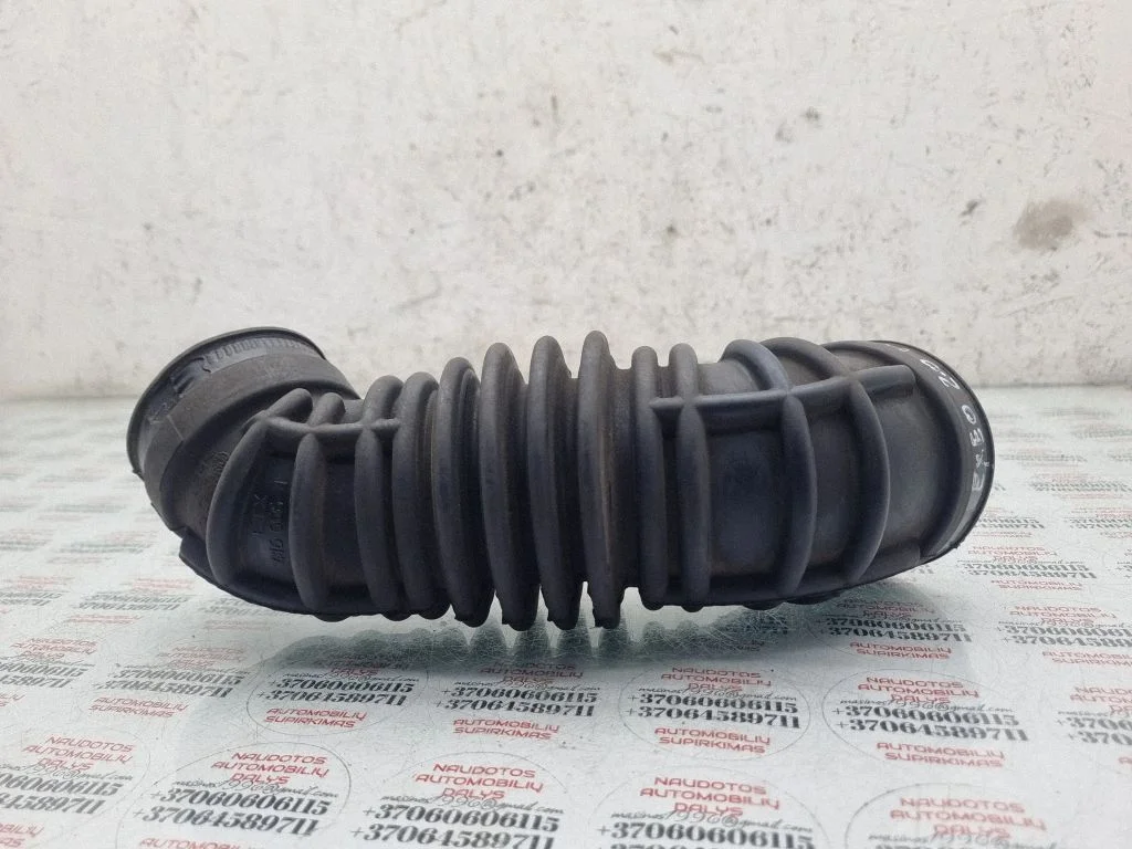 Turbo õhu sisselasketoru/ -voolik 8E0133356D