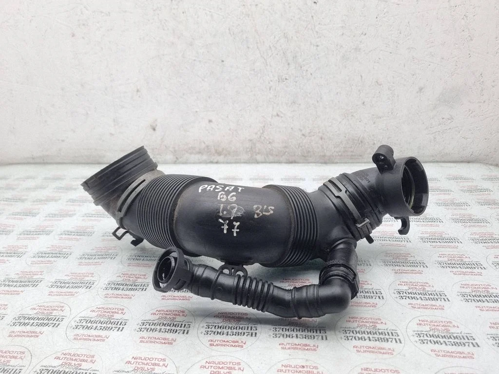 Õhu sisselaske voolik (-ud)/ toru (-d) 3C0129654M