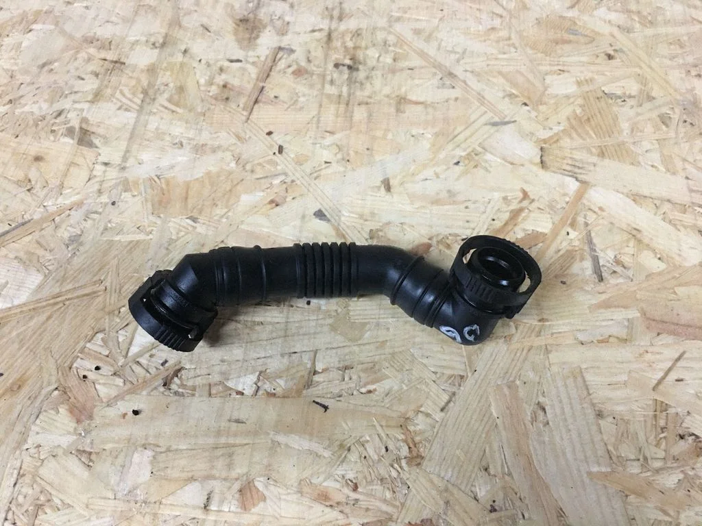 Breather hose/pipe – Volkswagen Passat B6 (2005-2010)
