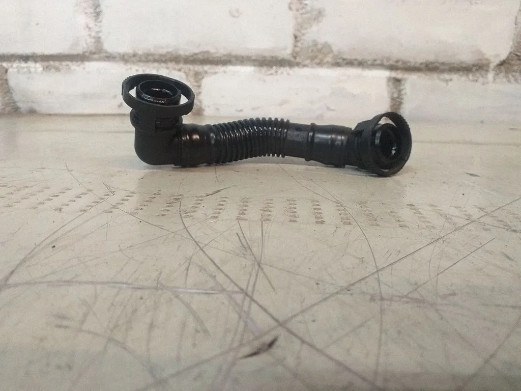 Breather hose/pipe – Volkswagen Passat B6 (2005-2010)