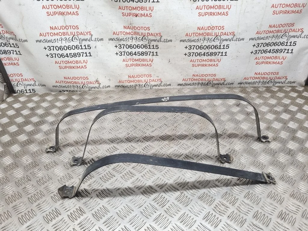 Fuel tank mounting bracket 8E0201654M