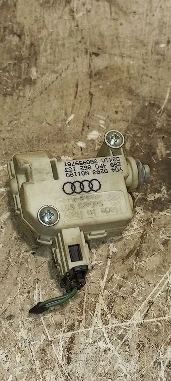 Zamek klapki wlewu paliwa 4F0862153