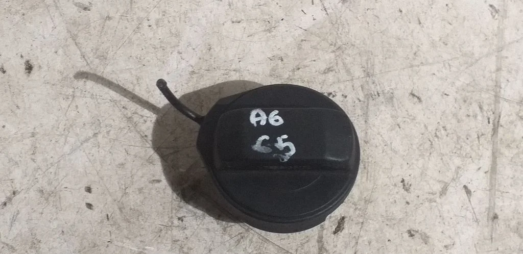 Korek wlewu paliwa – Audi A6 S6 C5 4B (1997-2005)