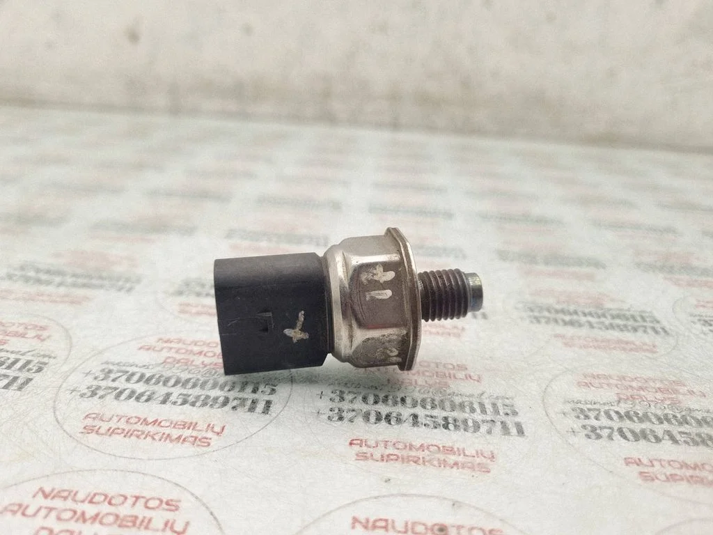 Fuel pressure sensor – Volkswagen Touareg I (2002-2010)