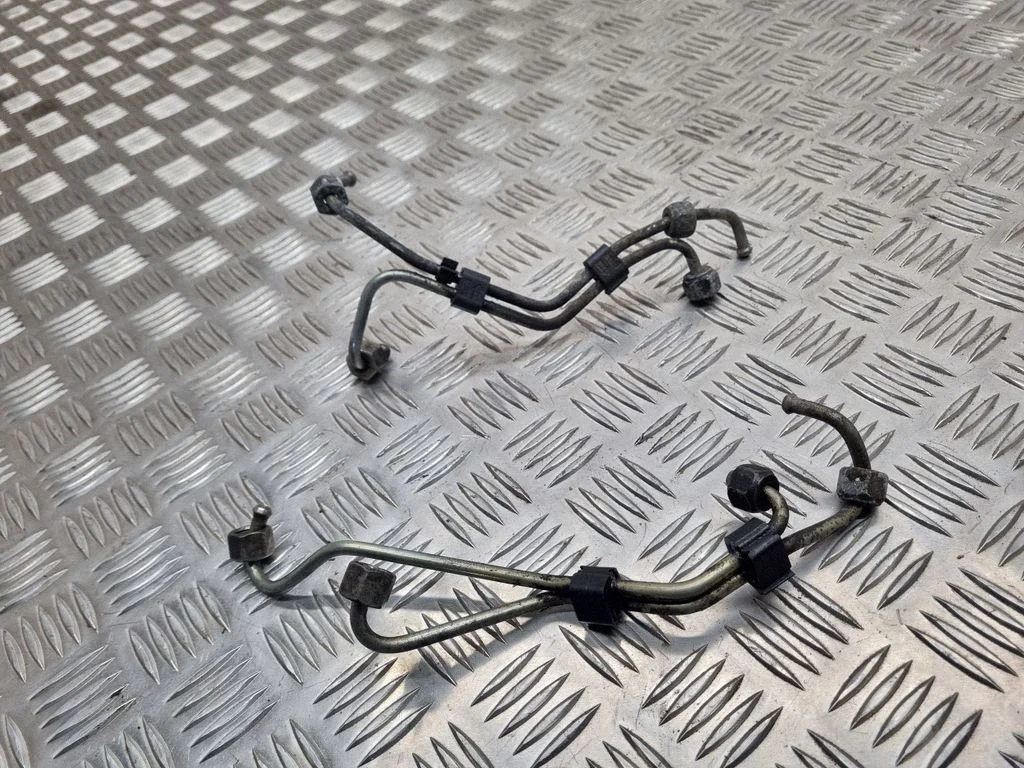 Fuel injector supply line/pipe