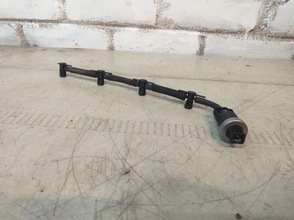 Fuel injector supply line/pipe – Volkswagen Passat B6 (2005-2010)
