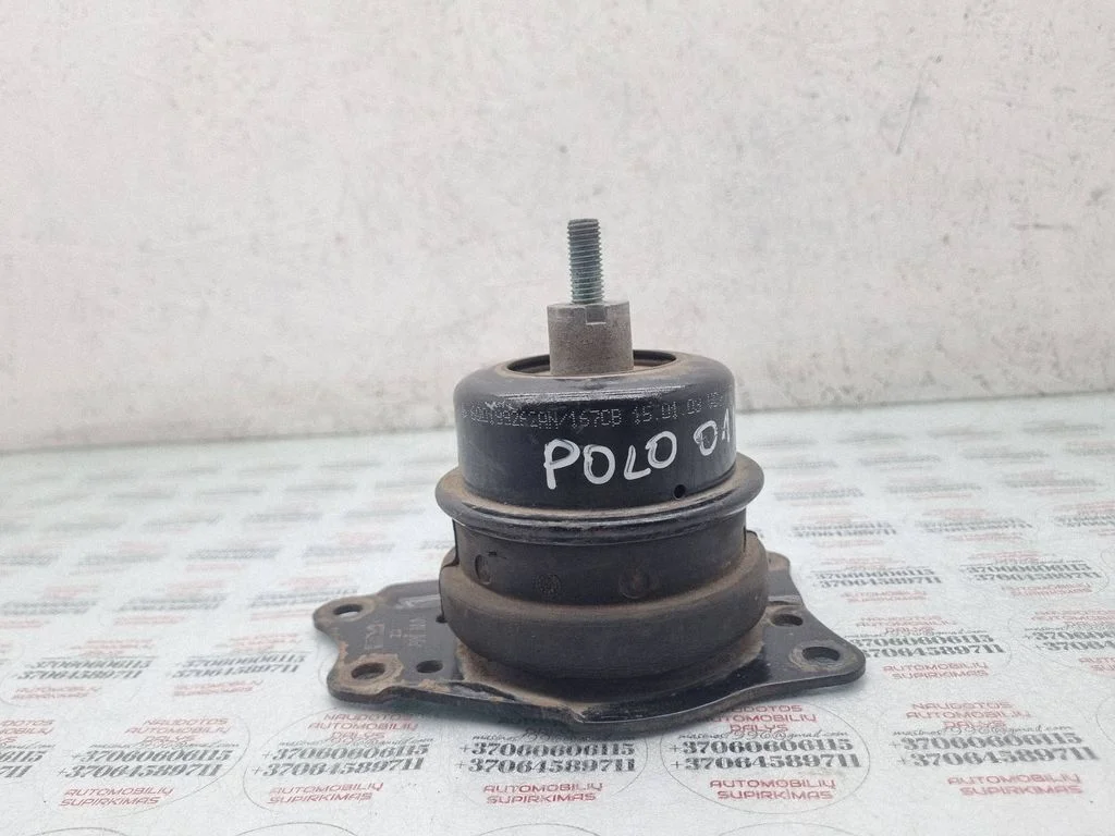 Engine mount bracket – Volkswagen Polo III 6N 6N2 6NF (1995-2001)