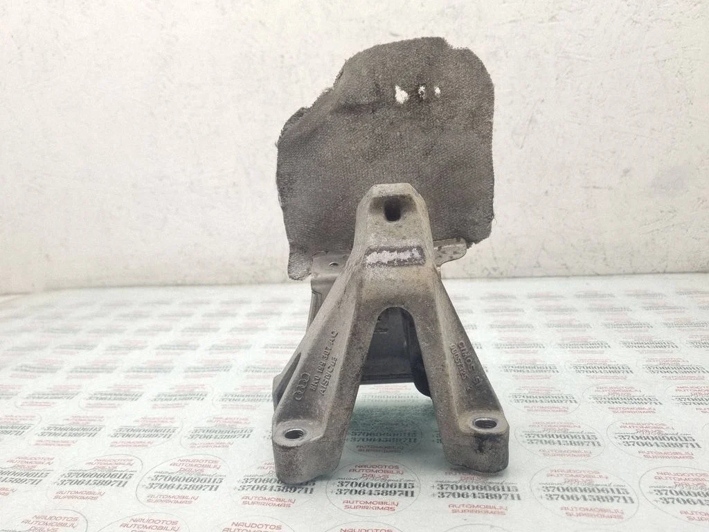 Mootori kinnituskronstein 8K0199307AQ