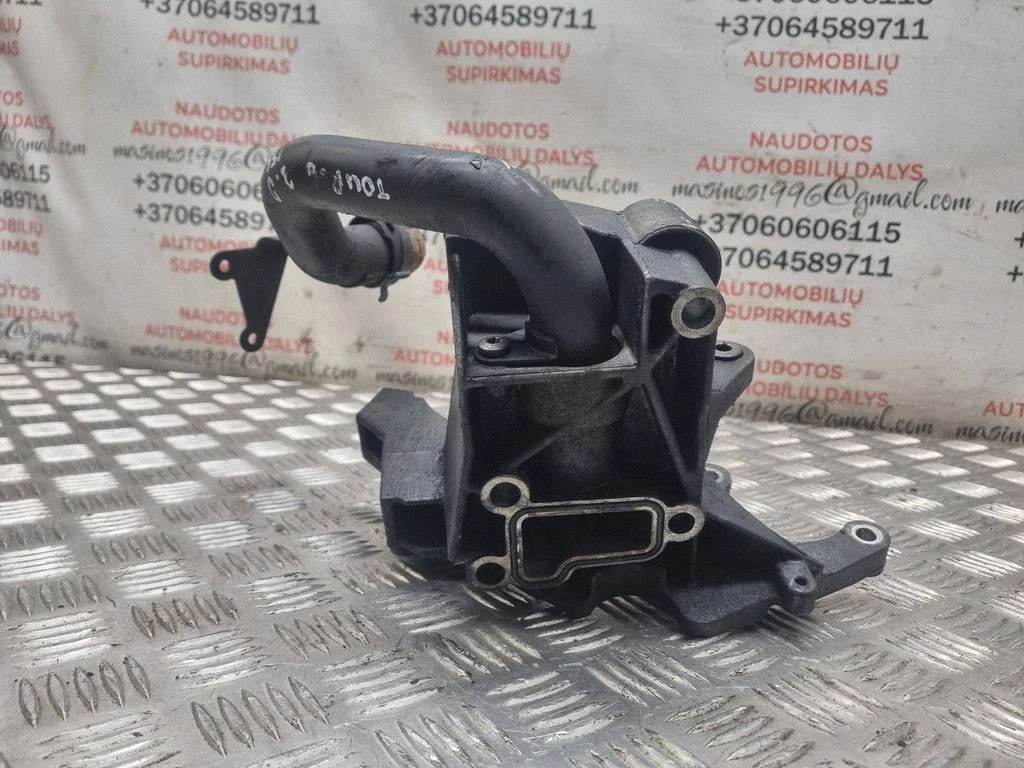 Power steering pump mounting bracket – Volkswagen Touareg I (2002-2010)