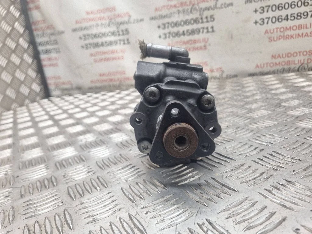 Roolivõimendi pump 8K0145154