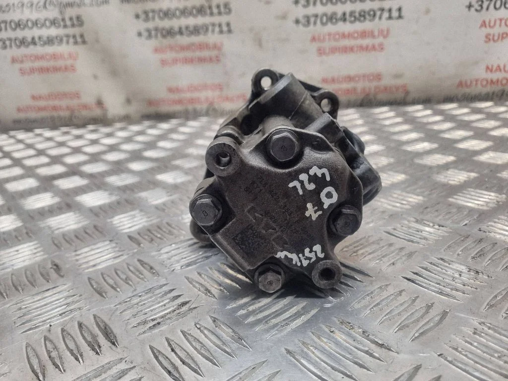 Roolivõimendi pump 7L8422153F