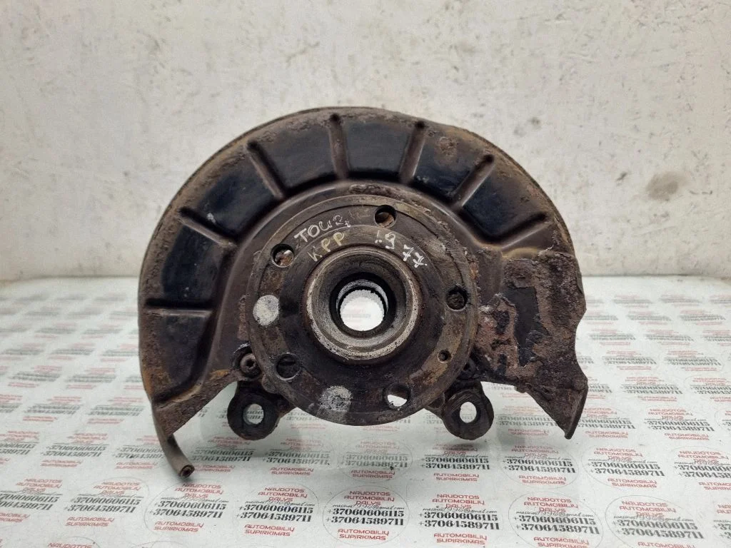 Front wheel hub 1K0365C