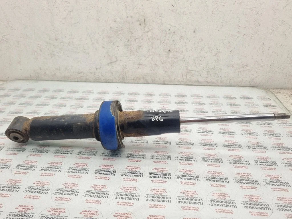 Rear shock absorber/damper – Volkswagen Touareg I (2002-2010)