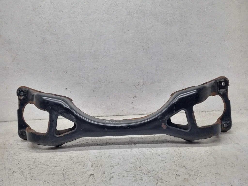 Tagumine abiraam – Volkswagen Touareg I (2002-2010)