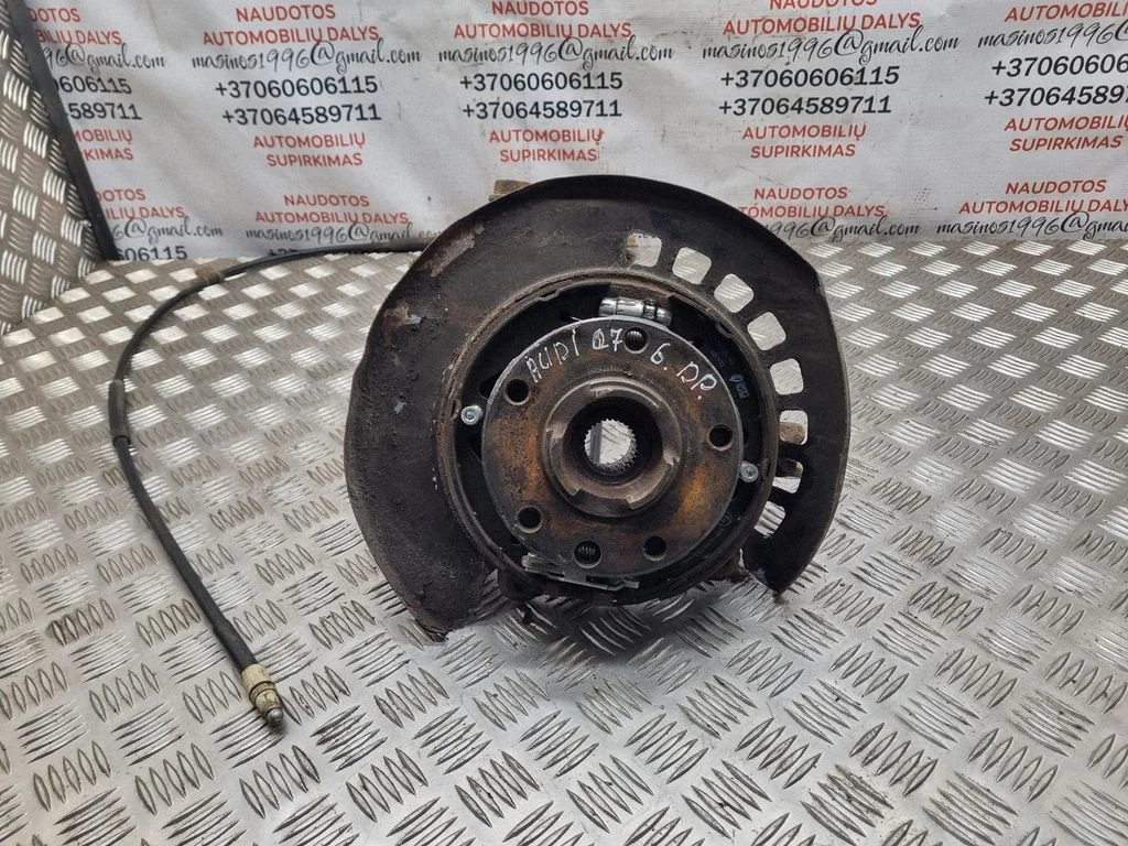 Rear wheel hub spindle/knuckle 7L8505436
