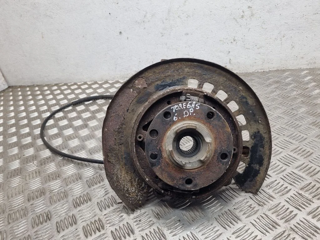 Rear wheel hub spindle/knuckle 7L0609721A