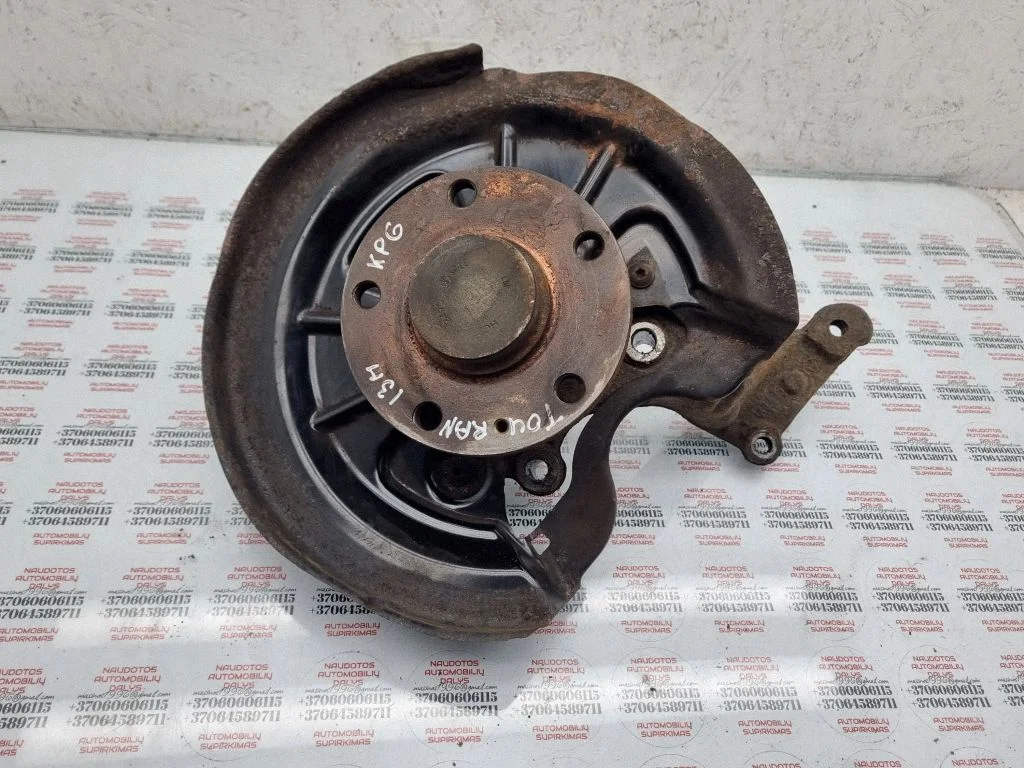 Rear wheel hub spindle/knuckle – rear left