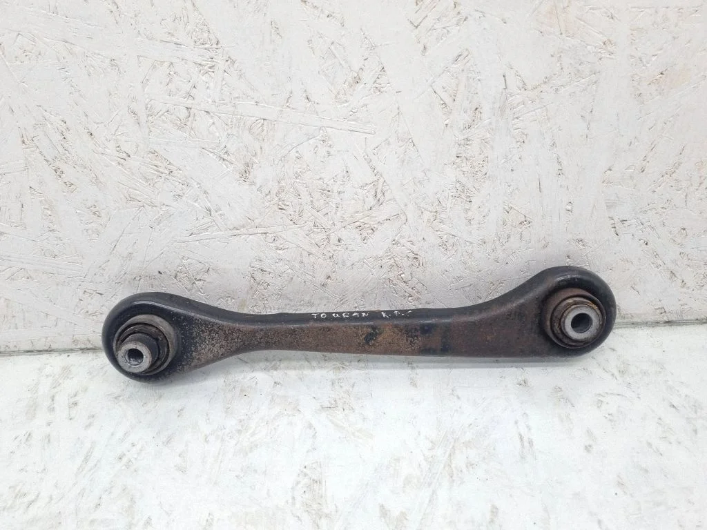 Rear control arm – rear left