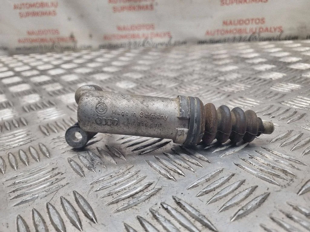 Clutch master cylinder – Volkswagen Passat B5 (1997-2000)