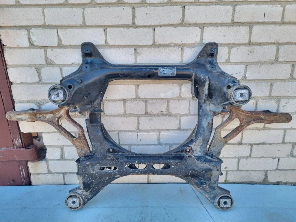 Front axle beam – Volkswagen Touareg I (2002-2010)