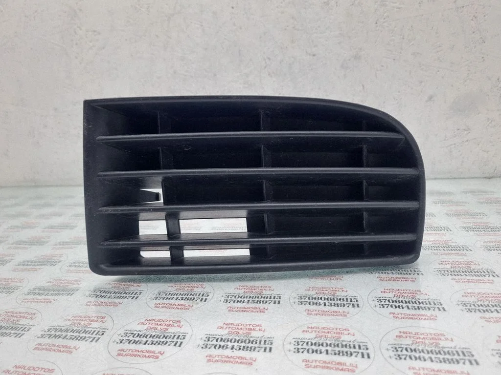 Front bumper lower grill 05310453