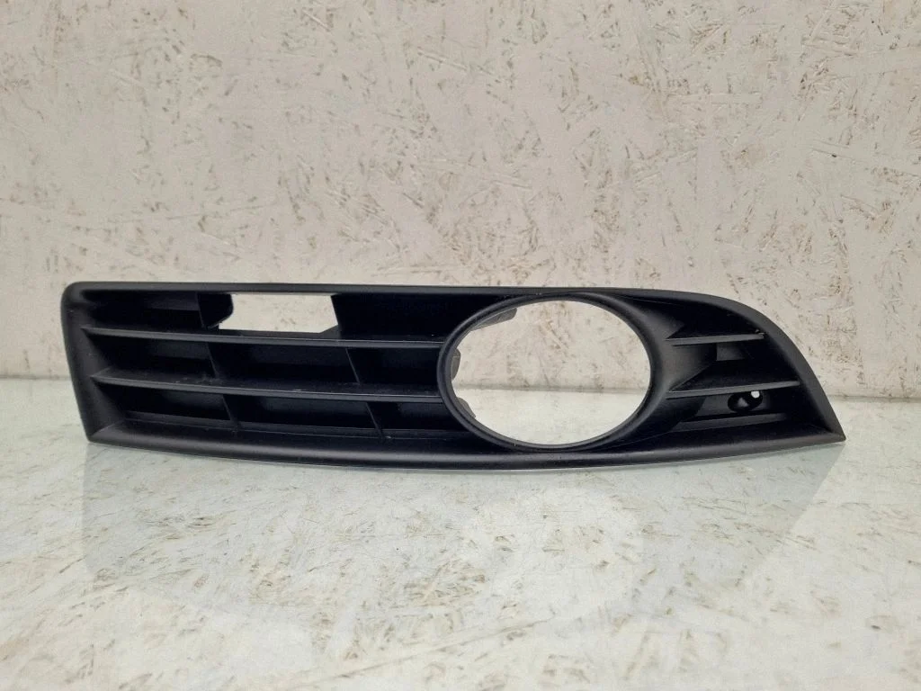 Kratka / ramka halogenu – Volkswagen Passat CC (2008-2016)