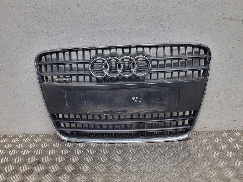 Front bumper upper radiator grill 4L0853651A