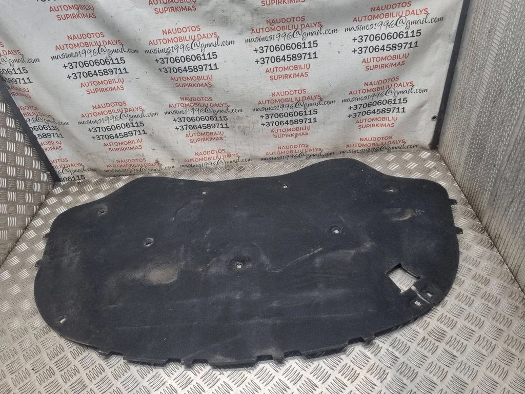 Engine bonnet/hood sound/heat insulation