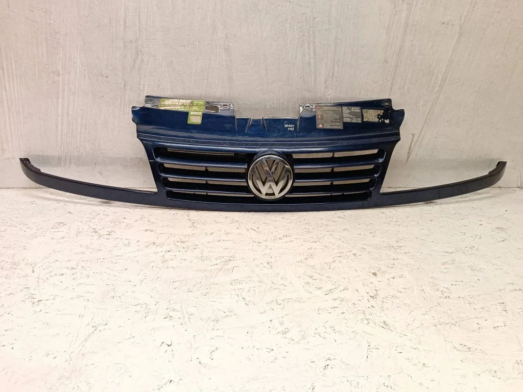 Front bumper upper radiator grill 7M0853651