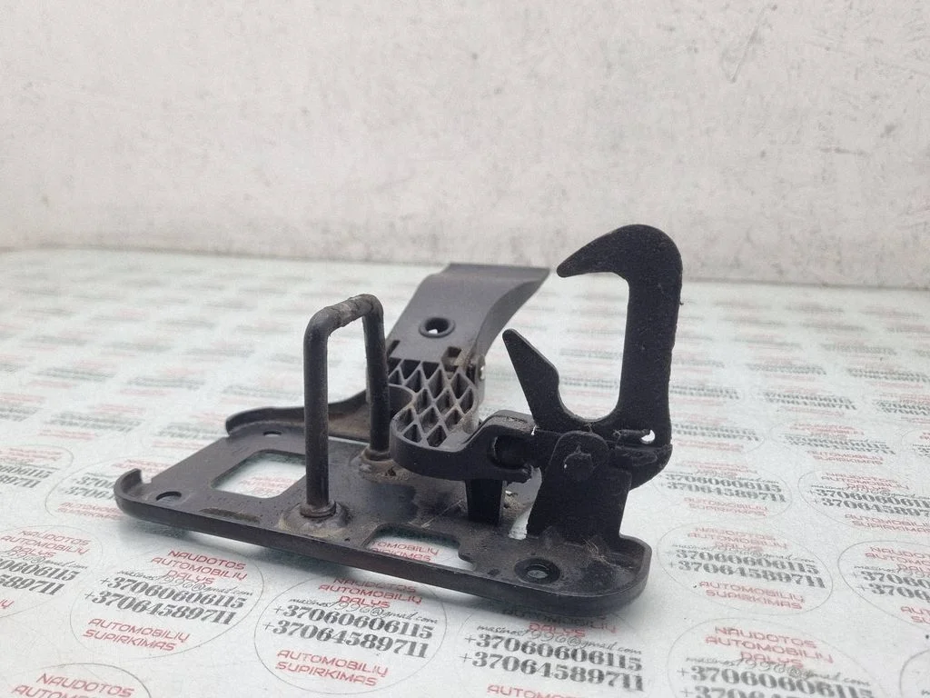 Engine bonnet/hood lock/latch loop/hook – Audi A4 Allroad B8 (2008-2016)
