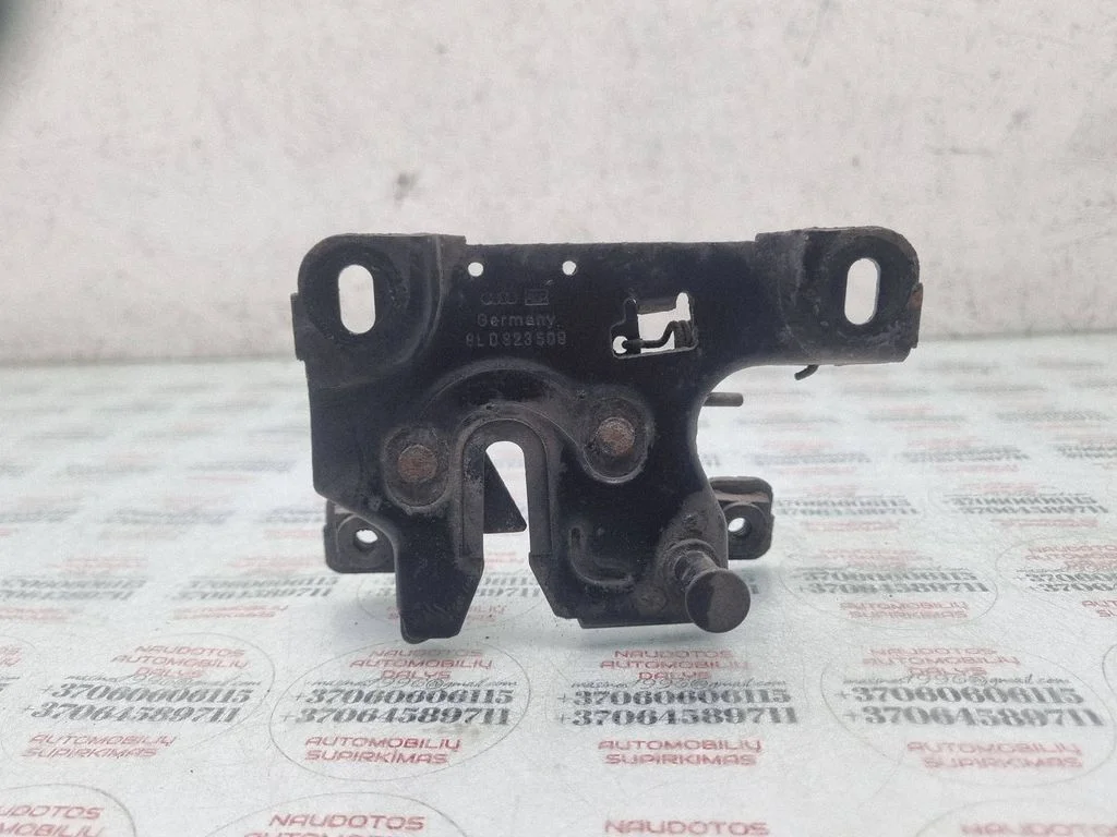 Motora pārsega slēdzene 8L0823509