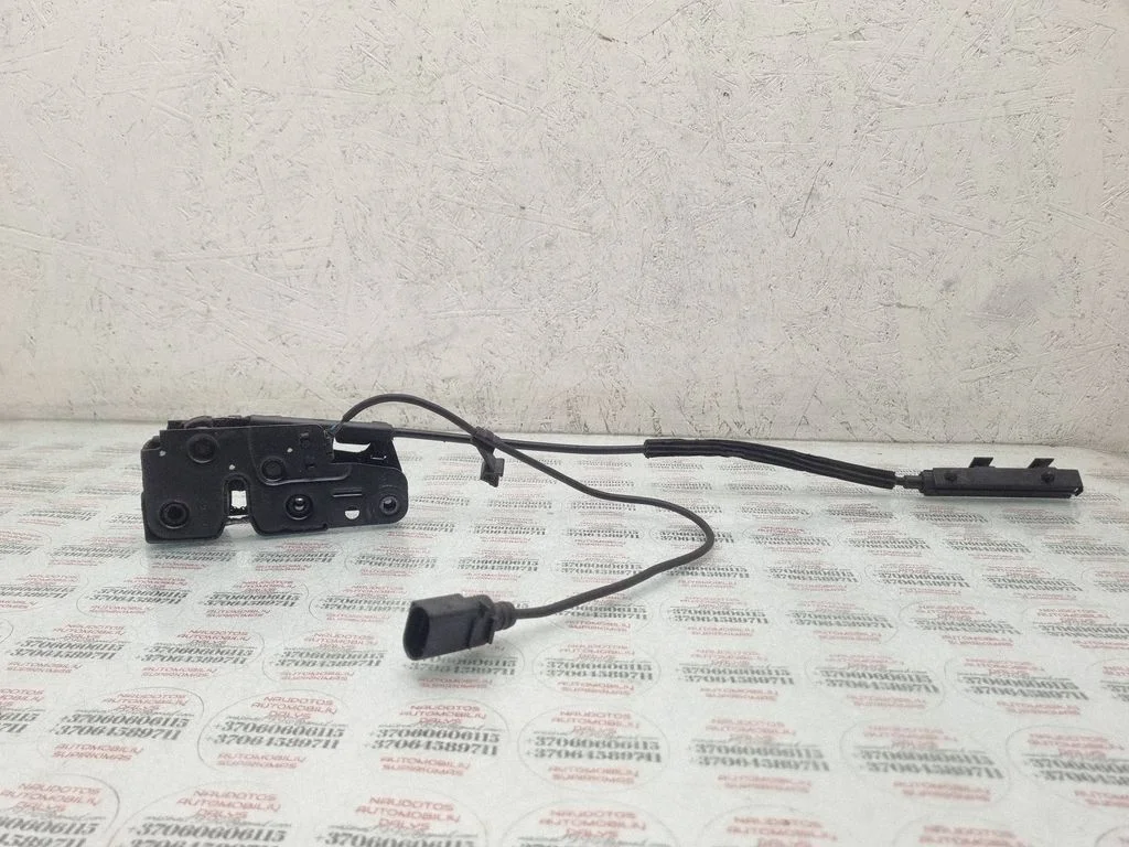 Mootorikapoti lukk 8K1823746