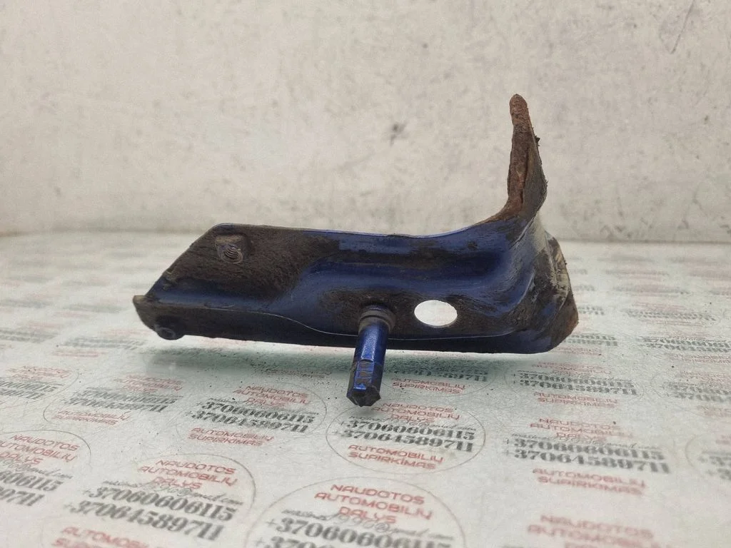 Fender mounting bracket 1K6821135
