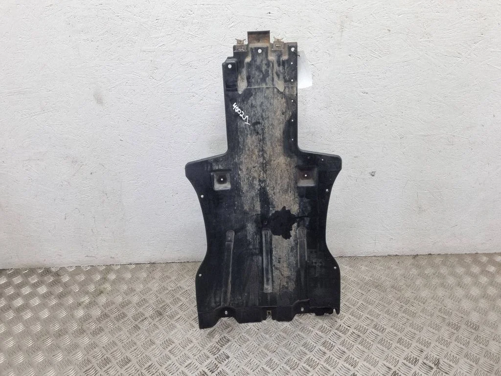 Center/middle under tray cover 7L8825231