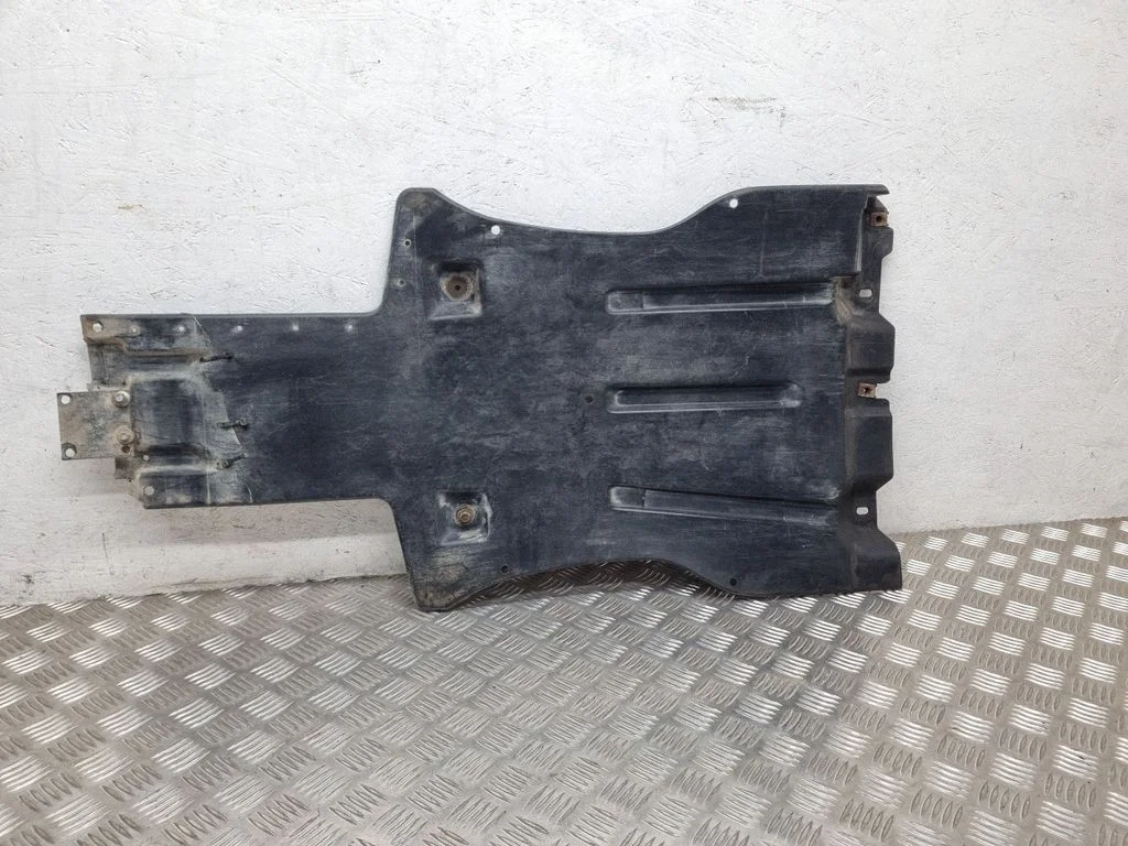 Center/middle under tray cover 7L0825231AH