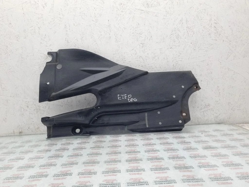 Center/middle under tray cover 3R0825216