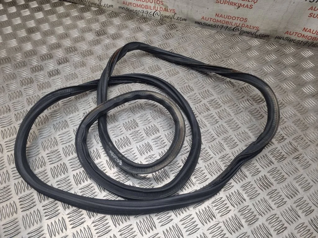 Laadimisukse tihend (kere pool) – Volkswagen Passat CC (2008-2016)