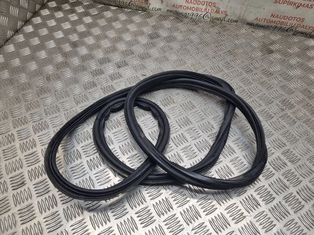 Laadimisukse tihend (kere pool) – Volkswagen Passat B6 (2005-2010)
