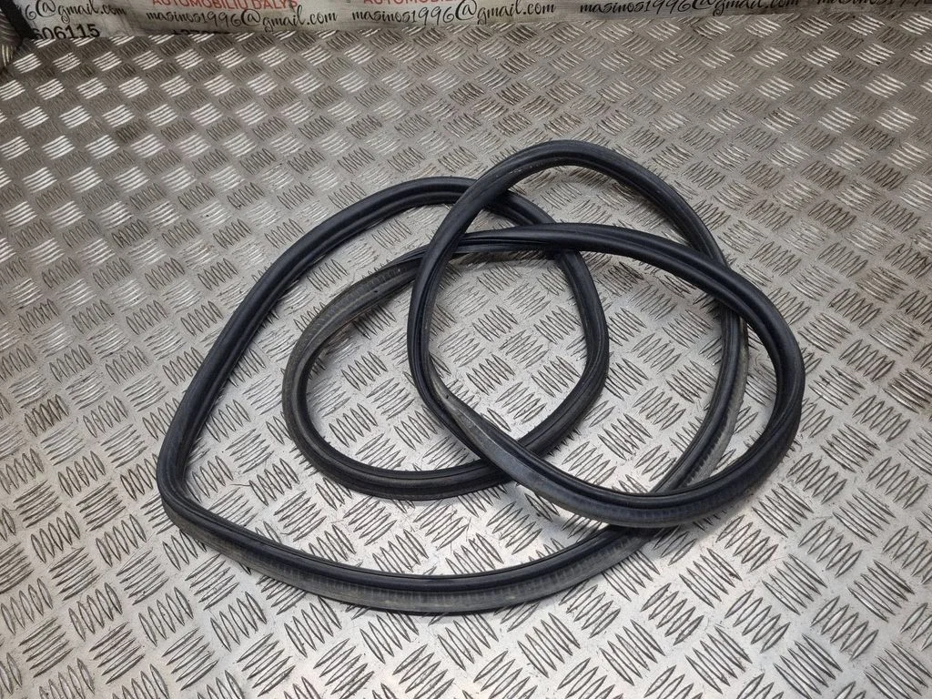 Loading door rubber seal (on body) – Volkswagen Golf Plus (2005-2013)
