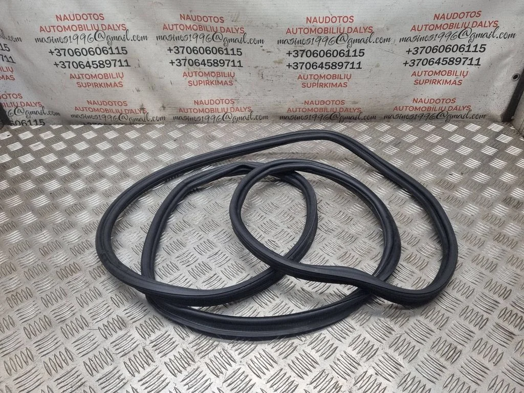 Loading door rubber seal (on body) – Volkswagen Touran I (2003-2010)