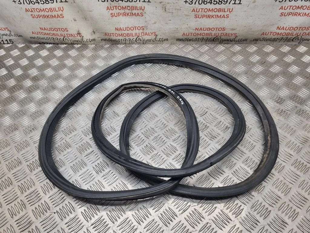 Loading door rubber seal (on body) – Volkswagen Touareg I (2002-2010)