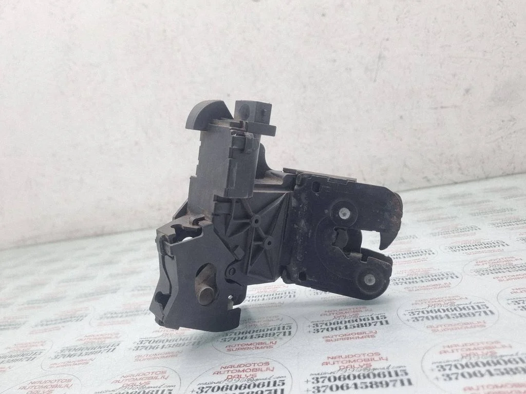 Tailgate/trunk/boot lock/catch/latch 8P4827505B