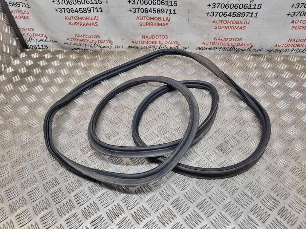 Loading door rubber seal (on body) – Volkswagen Touran I (2003-2010)