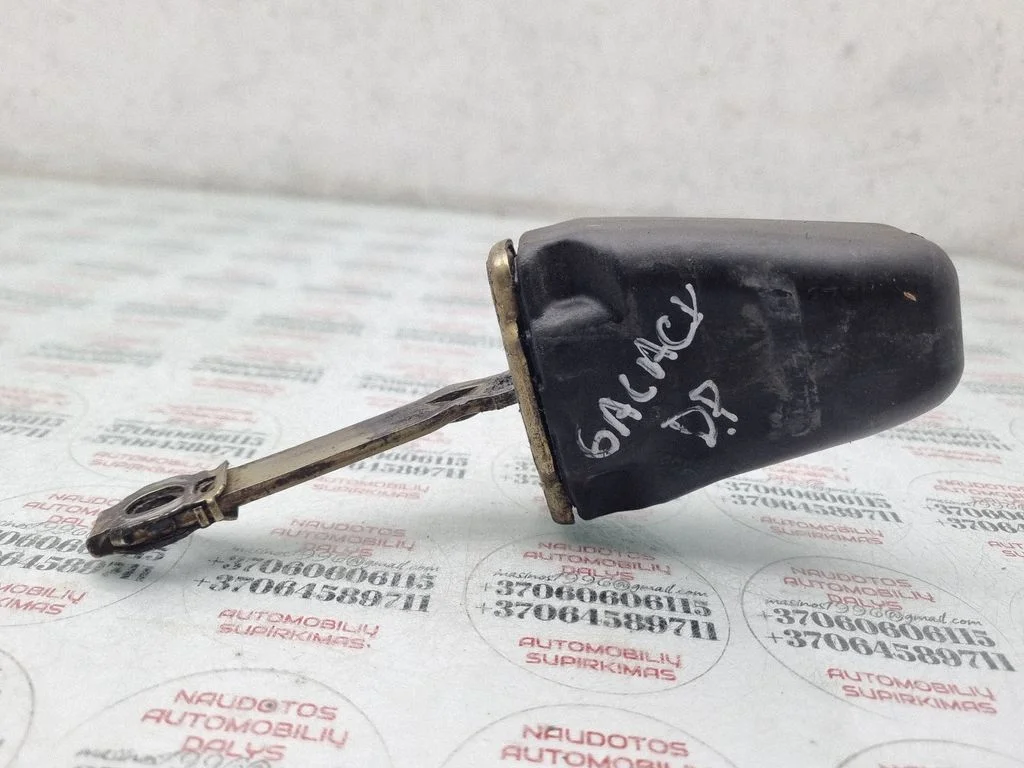 Esiukse avamispiiraja 7M0837249D