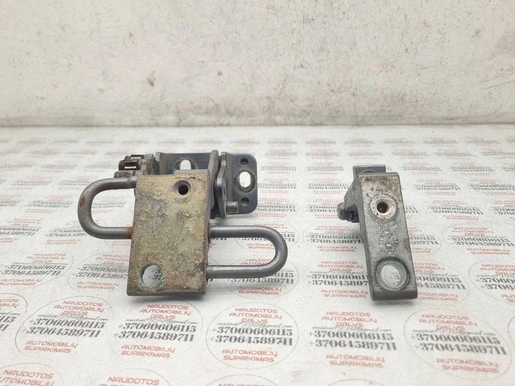 Front door hinges set – Volkswagen Touareg I (2002-2010)